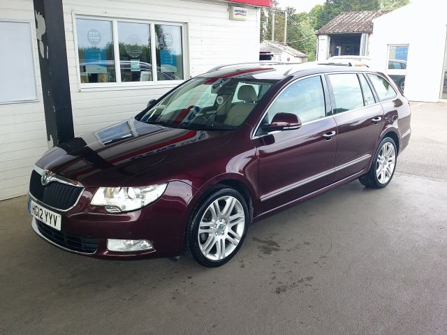Skoda Superb 2.0 TDI Elegance Estate 5dr Diesel Manual Euro 5 (140 ps)