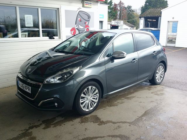 Peugeot 208 1.2 PureTech Allure Hatchback 5dr Petrol Manual Euro 6 (82 ps)