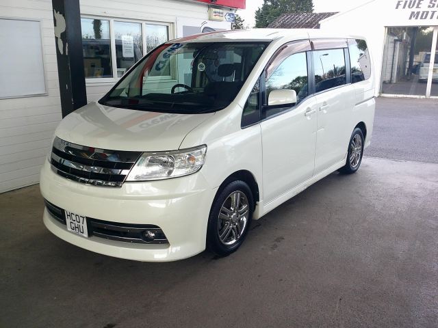 2007 (07) Nissan Serena 2.0 Automatic 8 Seat MPV Sleeper